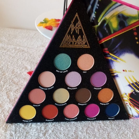 Def Leppard Eyeshadow Palette - Picture 4 of 6
